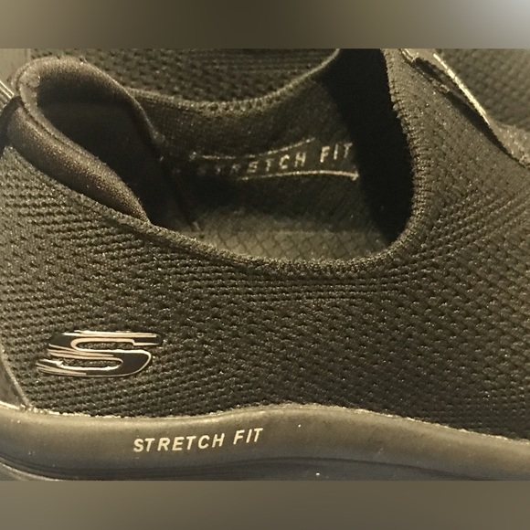 Skechers D’Lux Walker relaxed fit slip-on, women’s, black - Picture 15 of 16